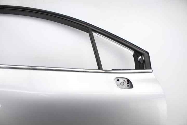 801008302R Puerta delantera derecha  disponible Burgos