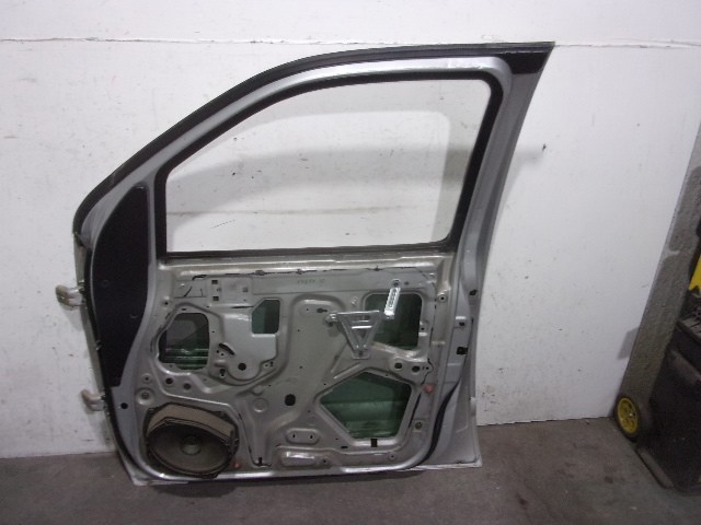 80100EB330 NISSAN Puerta delantera derecha  en stock Córdoba