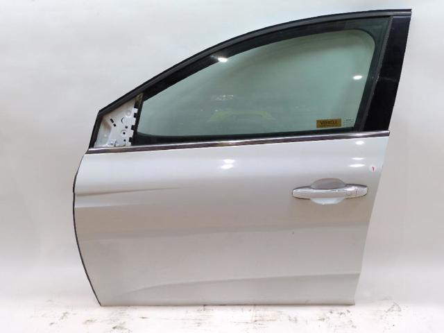 801010705R RENAULT Puerta delantera izquierda  en stock Huelva