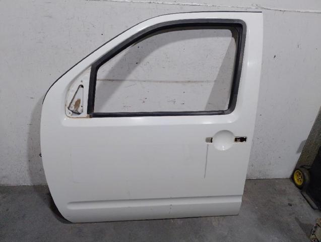 Puerta del conductor para Nissan Navara  (D40)