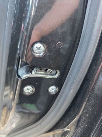 NISSAN 80500BA60C Cerradura de puerta delantera derecha  disponible España