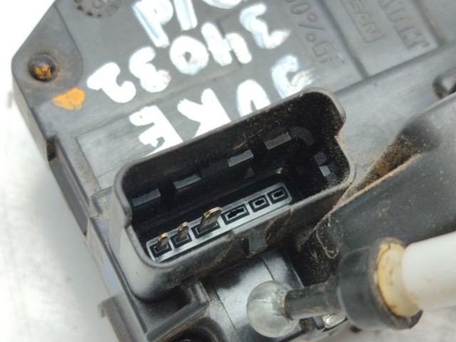 80500BA60C Cerradura de puerta delantera derecha  en stock Sabadell