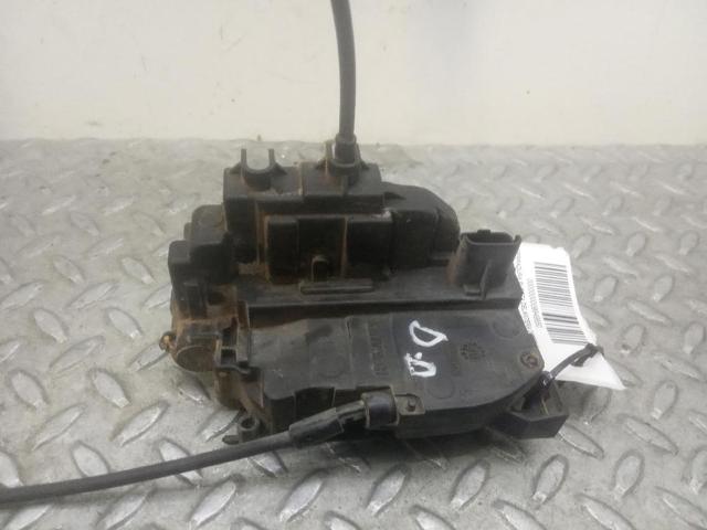 RENAULT 805020001R Cerradura de puerta delantera derecha  en stock Salamanca