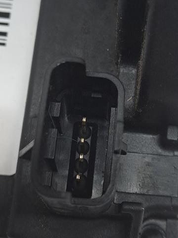 RENAULT 805020001R Cerradura de puerta delantera derecha  en stock Terrassa