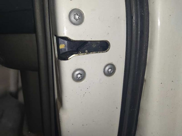 Cerradura de puerta delantera derecha 805022Y91E Nissan