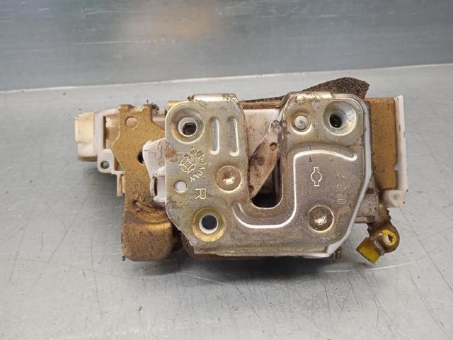 NISSAN 805025P010 Cerradura de puerta delantera derecha  comprar en Murcia