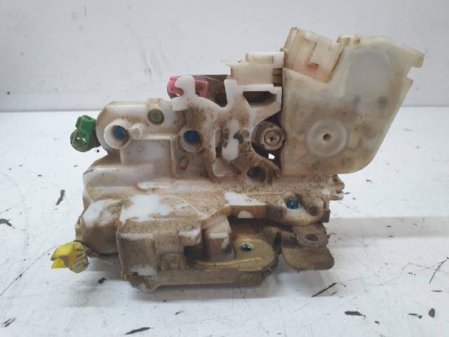 805025P010 NISSAN Cerradura de puerta delantera derecha  comprar en Jaén