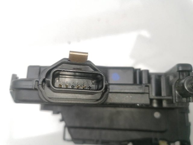 805027072R RENAULT Cerradura de la puerta trasera derecha  disponible Ourense