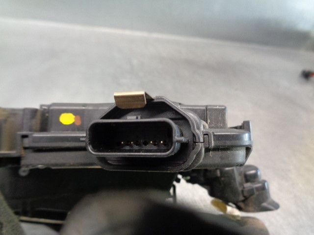 805031332R Cerradura de puerta delantera izquierda  comprar en Zaragoza