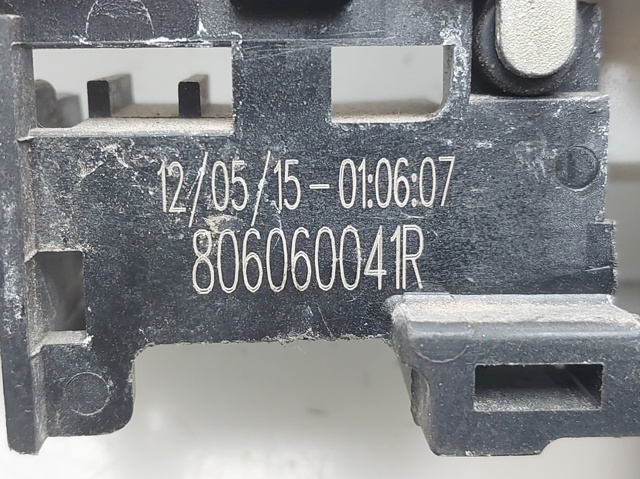 806060041R RENAULT Soporte de manija exterior de puerta delantera derecha comprar Alcalá
