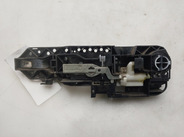 806060041R RENAULT Soporte de manija exterior de puerta delantera derecha  en stock Gandía