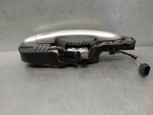 RENAULT 806060042R Soporte de manija exterior de puerta delantera derecha comprar Barcelona