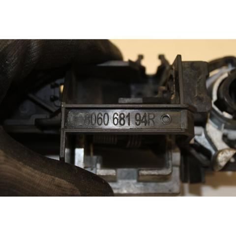 806068194R RENAULT Soporte de manija exterior de puerta delantera derecha comprar Bilbao
