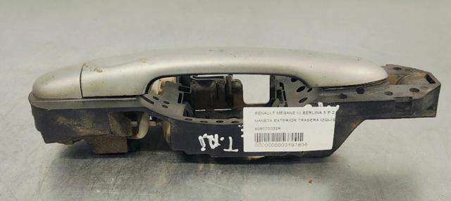 806070032R RENAULT Soporte de manija exterior de puerta trasera izquierda  disponible Alicante