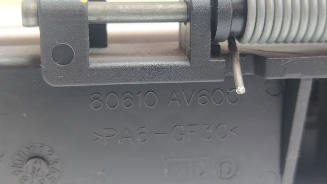 80610AV600 Soporte de manija exterior de puerta delantera derecha  en stock Sabadell