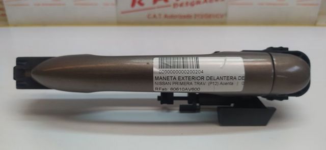 80610AV600 NISSAN Soporte de manija exterior de puerta delantera derecha  en stock Gandía