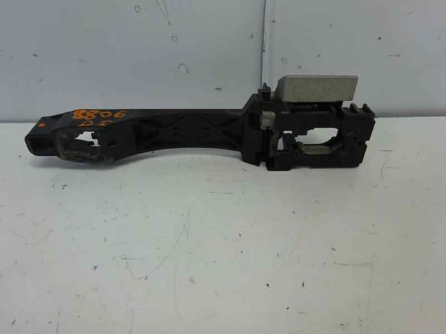 80611EB300 NISSAN Soporte de manija exterior de puerta delantera izquierda  en stock Córdoba
