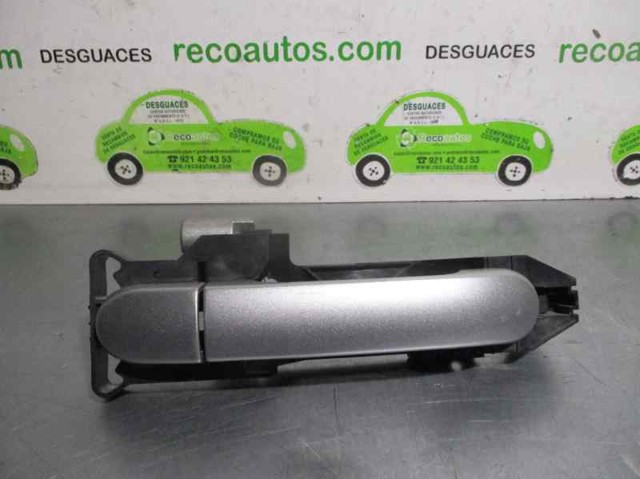 Manecilla de puerta exterior delantero derecha 80640AX620 Nissan