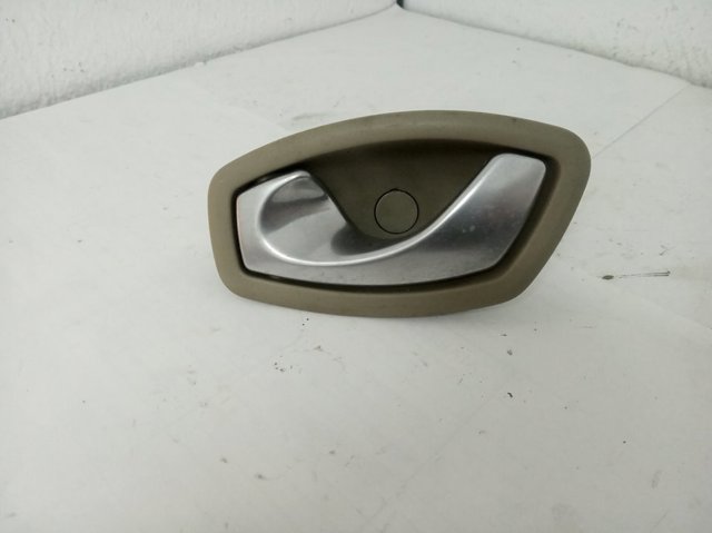 806700006R RENAULT Manija interior de puerta delantera izquierda  en stock Córdoba