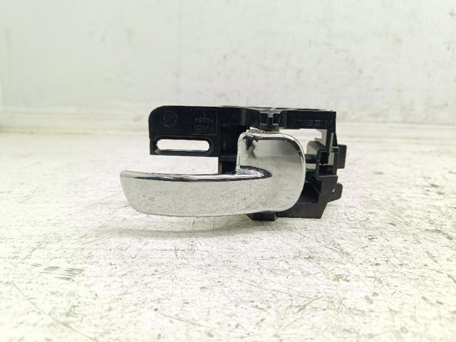NISSAN 80670JD08449 Manija interior de puerta delantera derecha  en stock Terrassa