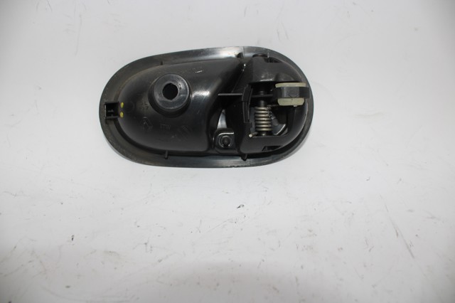 806717698R RENAULT Manija interior de puerta delantera izquierda  en stock Huelva