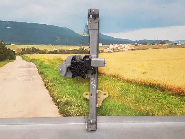 RENAULT 807205569R Mecanismo de elevalunas de la puerta delantera derecha  disponible Lugo