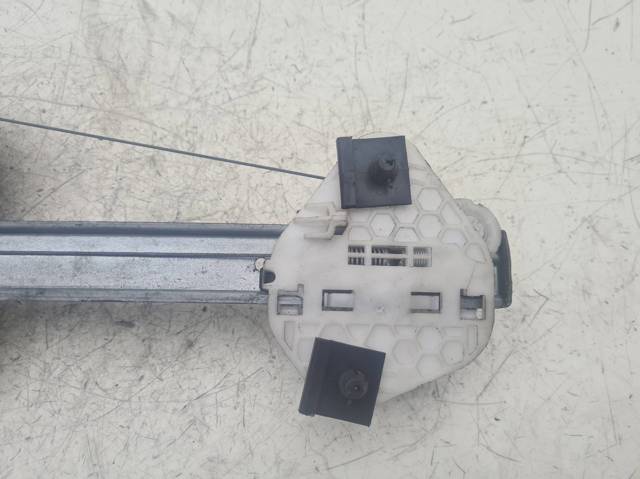 807213915R RENAULT Mecanismo de elevalunas de la puerta delantera izquierda  disponible Vigo