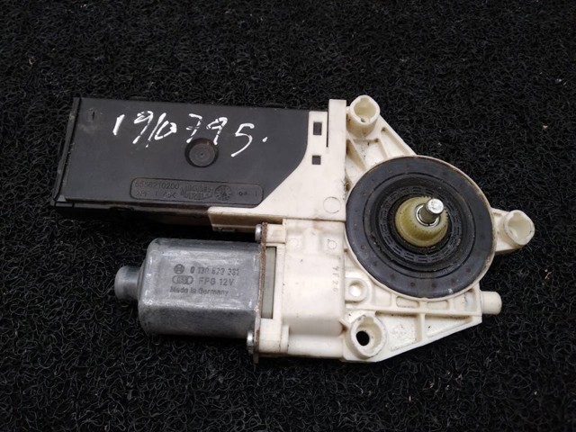 807300002R RENAULT Motor del elevalunas de la puerta delantera derecha  comprar en Lleida
