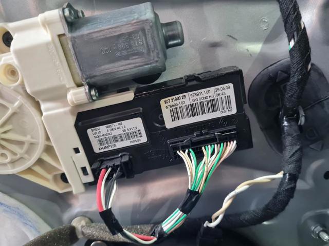 807300002R Motor del elevalunas de la puerta delantera derecha  comprar en Reus