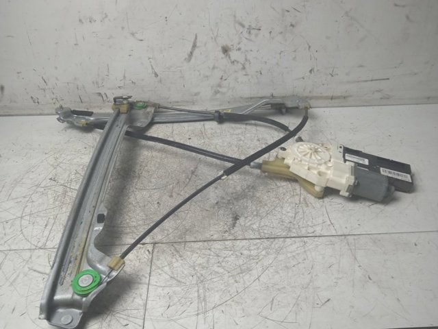 807300002R Motor del elevalunas de la puerta delantera derecha  disponible Utrera