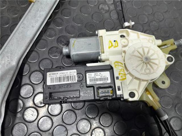 RENAULT 807300002R Motor del elevalunas de la puerta delantera derecha  disponible Valladolid