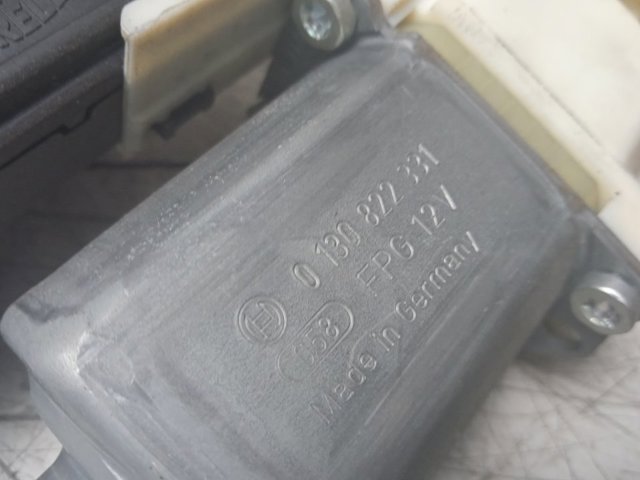 RENAULT 807300002R Motor del elevalunas de la puerta delantera derecha  comprar en Albacete