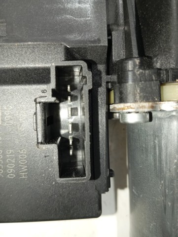807300004R Motor del elevalunas de la puerta delantera derecha  disponible Málaga