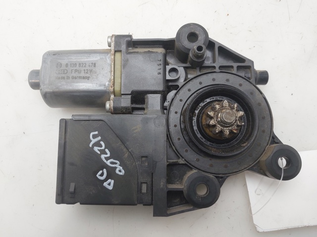 807300004R RENAULT Motor del elevalunas de la puerta delantera derecha  en stock Córdoba