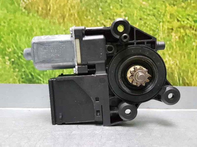 807301396R RENAULT Motor del elevalunas de la puerta delantera derecha  disponible Ourense