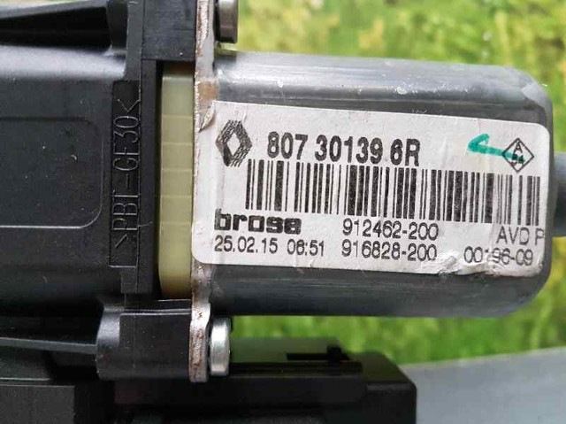 807301396R Motor del elevalunas de la puerta delantera derecha  en stock Granada