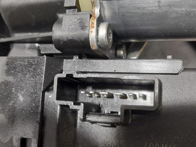 807302741R RENAULT Motor del elevalunas de la puerta delantera derecha  disponible Ourense