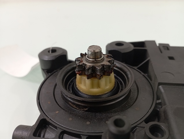 RENAULT 807302741R Motor del elevalunas de la puerta delantera derecha comprar Barcelona