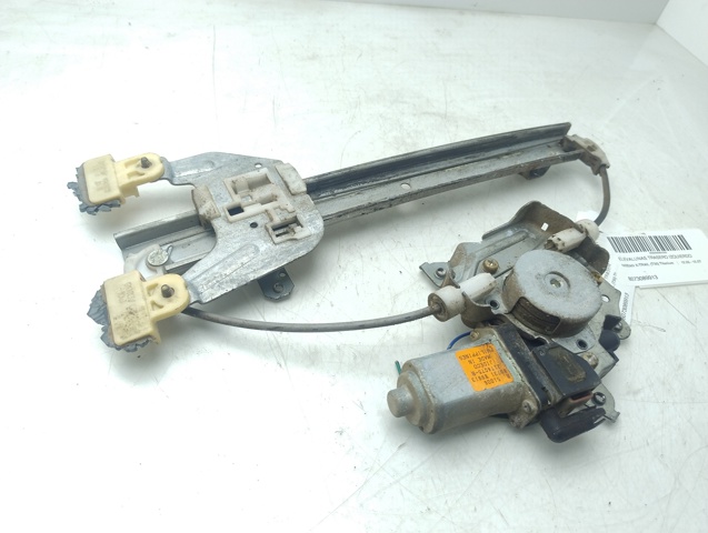 NISSAN 8073089913 Motor del elevalunas de la puerta delantera derecha  en stock Terrassa