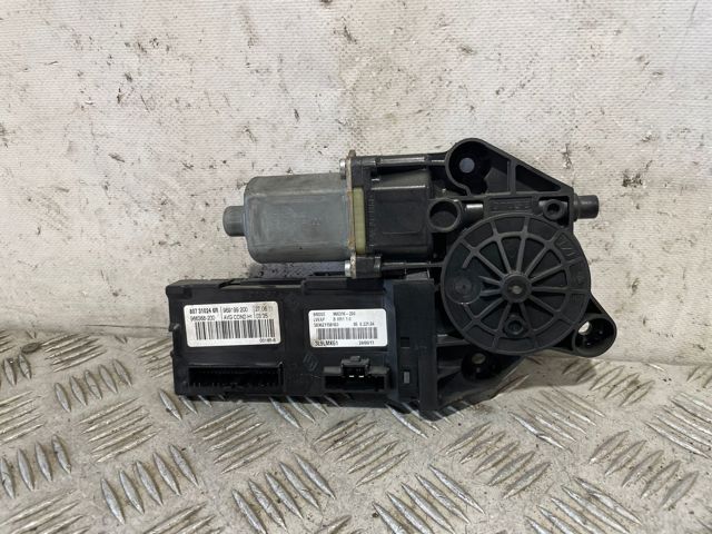 RENAULT 807310246R Motor del elevalunas de la puerta delantera izquierda  disponible España