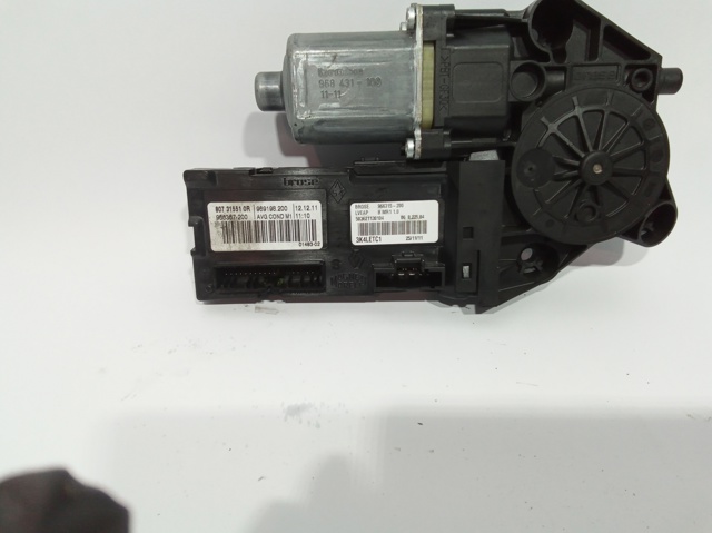 RENAULT 807315510R Motor del elevalunas de la puerta trasera izquierda  en stock Terrassa