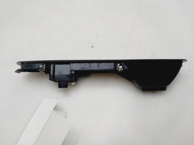 809600004R Interruptor de elevalunas trasero izquierdo  disponible Utrera