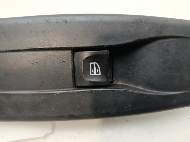RENAULT 809600004R Interruptor de elevalunas trasero izquierdo comprar Tarragona