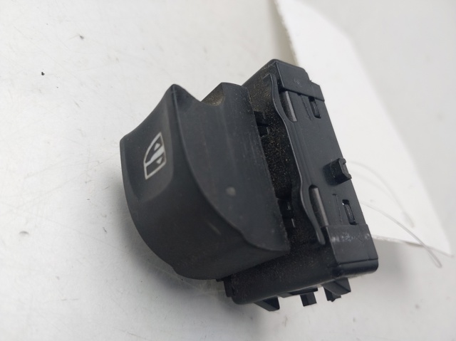 RENAULT 809600018R Botón de elevalunas delantero derecho comprar Tarragona