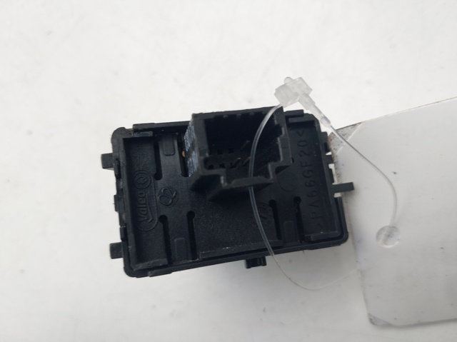 809600018R RENAULT Botón de elevalunas delantero derecho comprar Bilbao