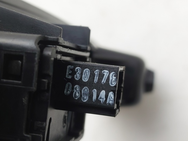 809600018R Botón de elevalunas delantero derecho  en stock Sabadell