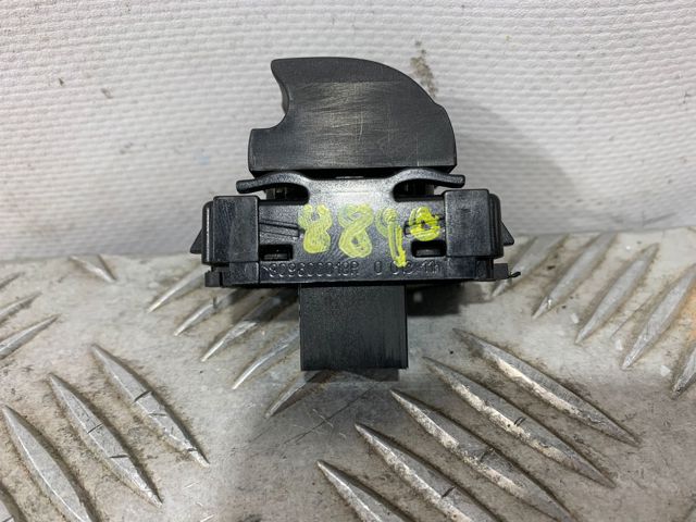 809600018R RENAULT Botón de elevalunas delantero derecho  en stock Gandía