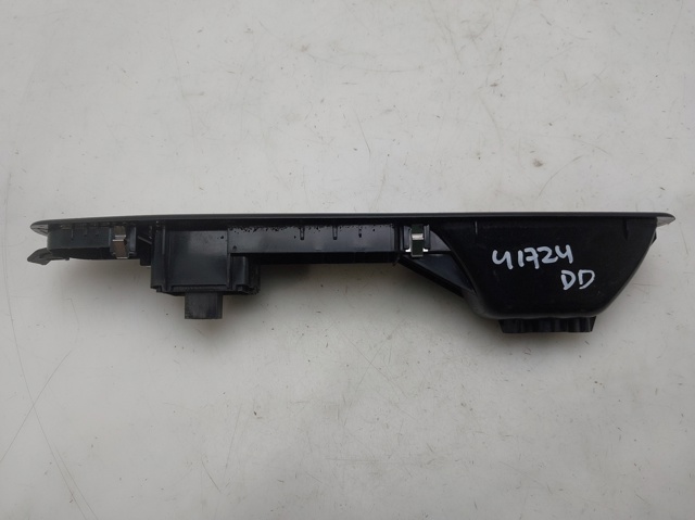 809600018R RENAULT Botón de elevalunas delantero derecho  en stock Gandía