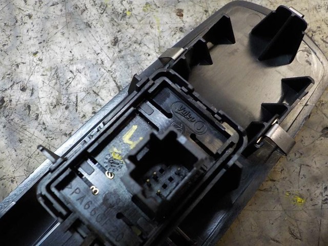 809600750R RENAULT Unidad de control de elevalunas delantero derecho  comprar en Oviedo