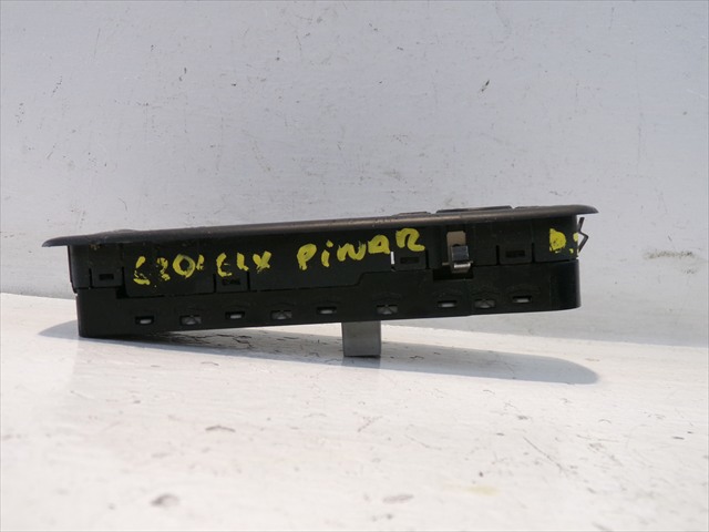 809610006R RENAULT Interruptor de elevalunas delantera izquierda  en stock Huelva